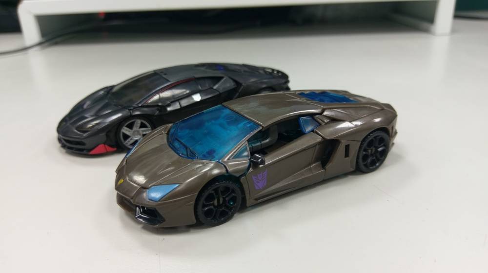 Transformers News: In Hand Images of Last Knight Deluxe Hot Rod with Comparisons to AOE Lockdown Transformers News: In Hand Images of Last Knight Deluxe Hot Rod with Comparisons to AOE Lockdown