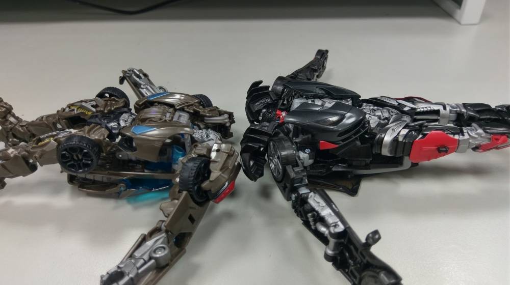Transformers News: In Hand Images of Last Knight Deluxe Hot Rod with Comparisons to AOE Lockdown Transformers News: In Hand Images of Last Knight Deluxe Hot Rod with Comparisons to AOE Lockdown