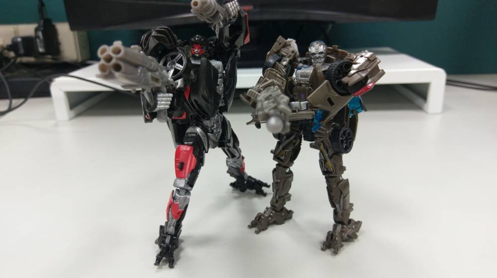 Transformers News: In Hand Images of Last Knight Deluxe Hot Rod with Comparisons to AOE Lockdown Transformers News: In Hand Images of Last Knight Deluxe Hot Rod with Comparisons to AOE Lockdown