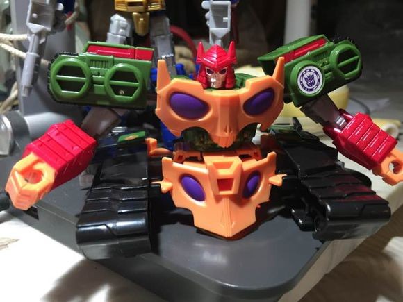 Transformers News: In Hand Images of Transformers: Robots in Disguise Thermidor, Twinferno, Bludgeon