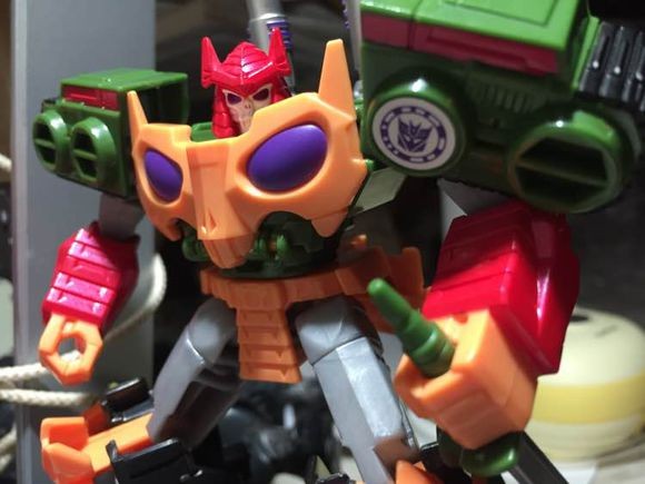 Transformers News: In Hand Images of Transformers: Robots in Disguise Thermidor, Twinferno, Bludgeon