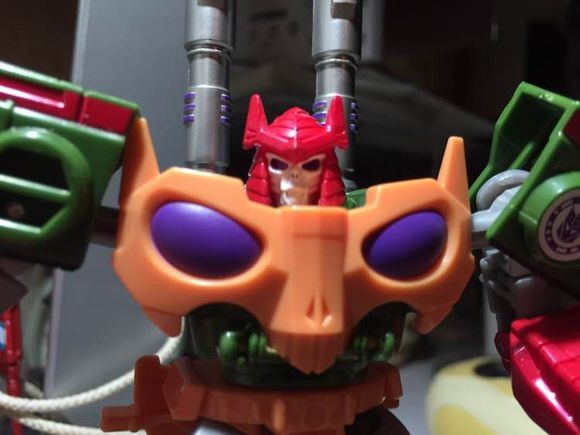 Transformers News: In Hand Images of Transformers: Robots in Disguise Thermidor, Twinferno, Bludgeon