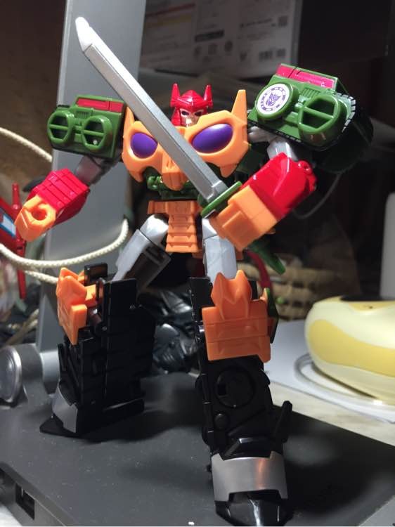 Transformers News: In Hand Images of Transformers: Robots in Disguise Thermidor, Twinferno, Bludgeon