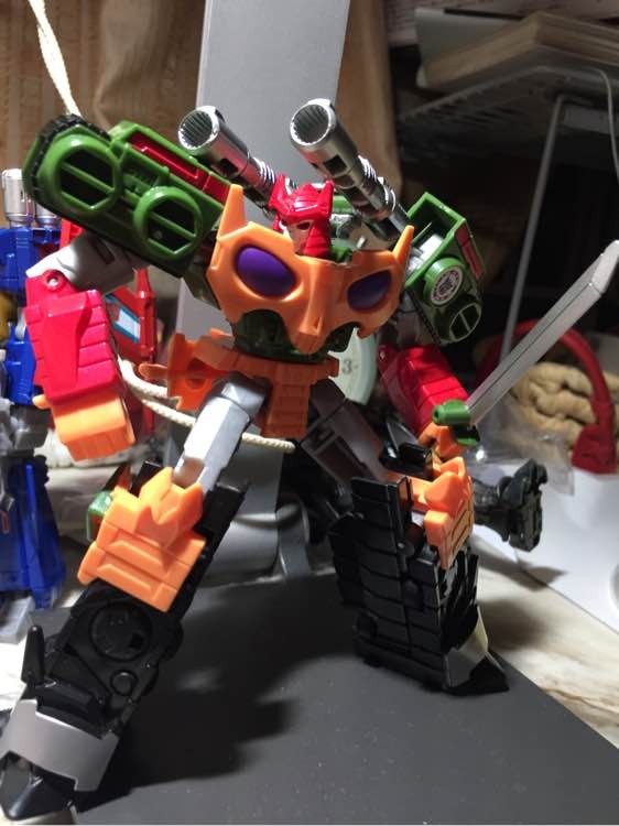 Transformers News: In Hand Images of Transformers: Robots in Disguise Thermidor, Twinferno, Bludgeon