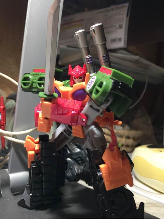 Transformers News: In Hand Images of Transformers: Robots in Disguise Thermidor, Twinferno, Bludgeon