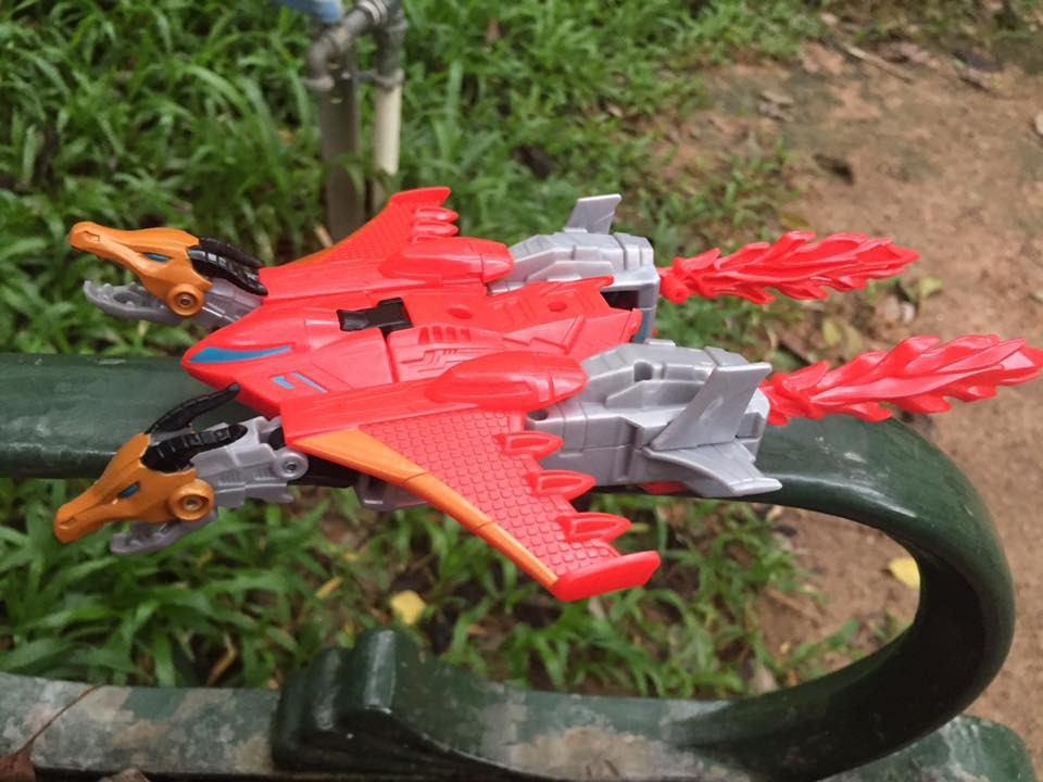 Transformers News: In Hand Images of Transformers: Robots in Disguise Thermidor, Twinferno, Bludgeon