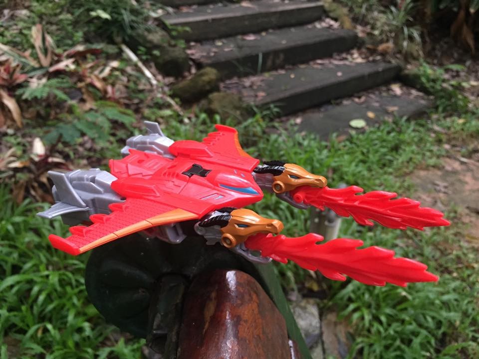 Transformers News: In Hand Images of Transformers: Robots in Disguise Thermidor, Twinferno, Bludgeon
