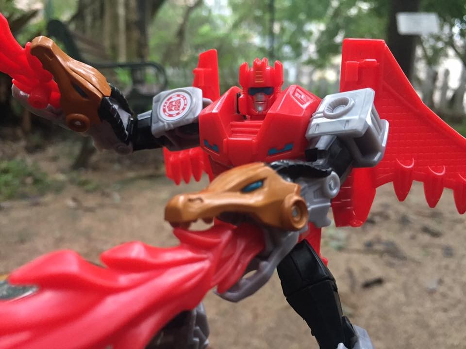 Transformers News: In Hand Images of Transformers: Robots in Disguise Thermidor, Twinferno, Bludgeon