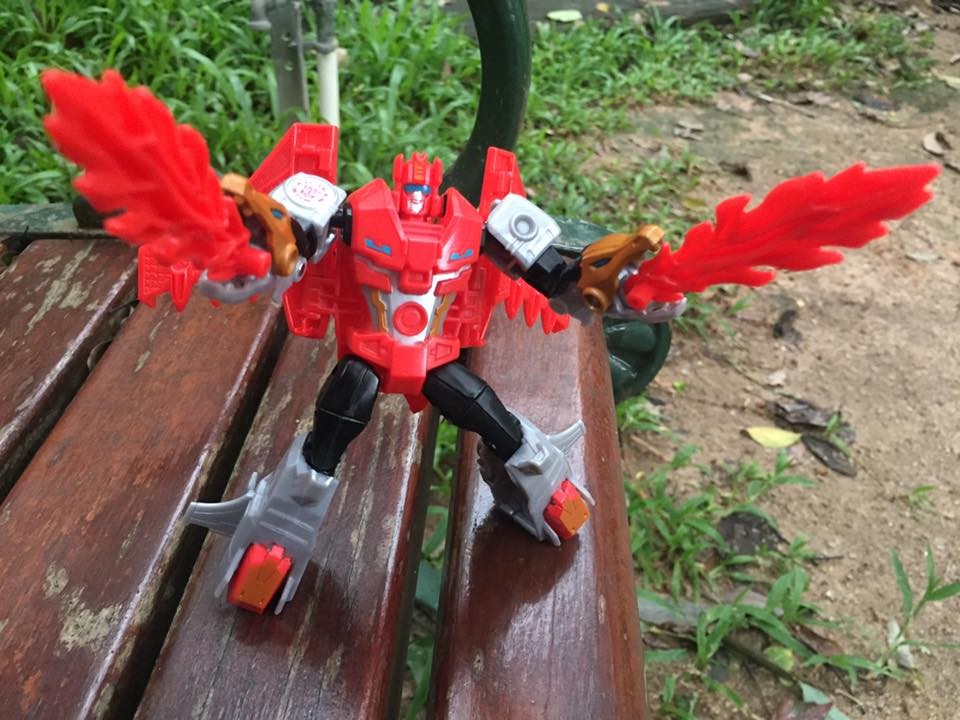 Transformers News: In Hand Images of Transformers: Robots in Disguise Thermidor, Twinferno, Bludgeon
