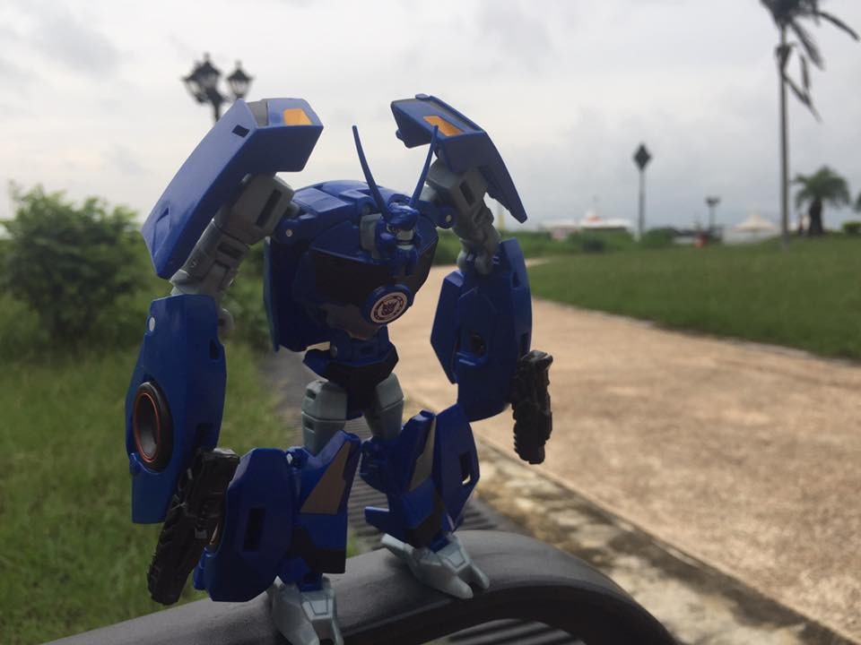Transformers News: In Hand Images of Transformers: Robots in Disguise Thermidor, Twinferno, Bludgeon