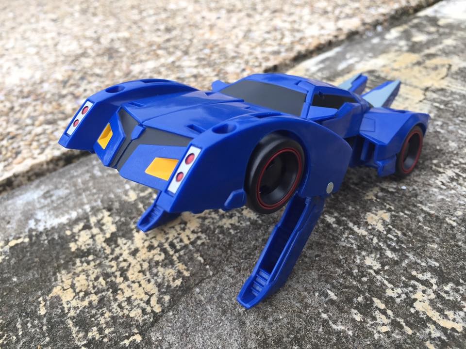 Transformers News: In Hand Images of Transformers: Robots in Disguise Thermidor, Twinferno, Bludgeon