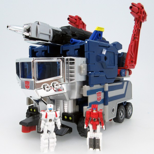 Transformers News: Pre-Order and Images of Takara Legends God Ginrai (Ginrai, Godbomber, Minerva and Cab) Transformers News: Pre-Order and Images of Takara Legends God Ginrai (Ginrai, Godbomber, Minerva and Cab)