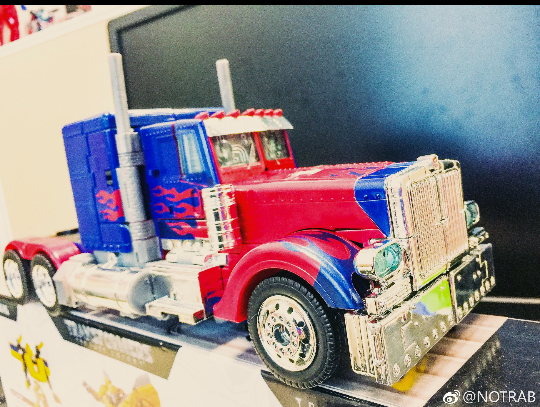Transformers News: Transformers Tribute 2007 Leader Class Optimus Prime Transformers News: Transformers Tribute 2007 Leader Class Optimus Prime
