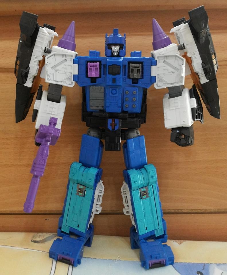 Transformers News: More In-Hand Images of Transformers Titans Return Overlord