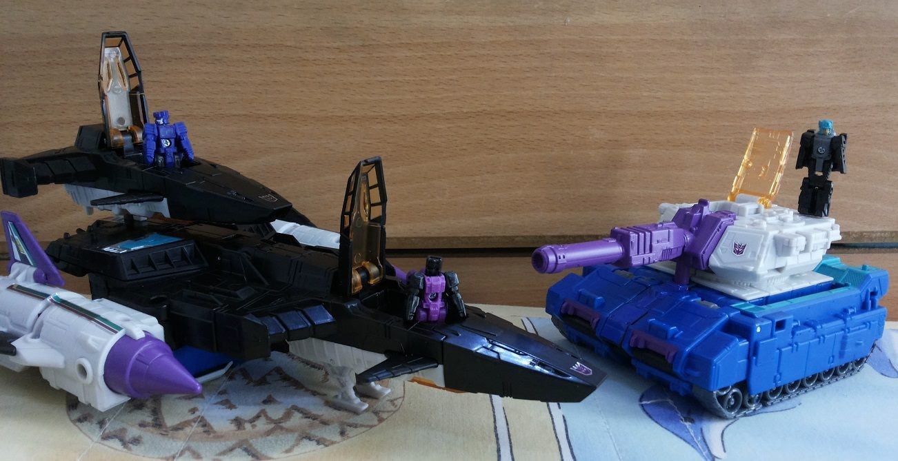 Transformers News: More In-Hand Images of Transformers Titans Return Overlord