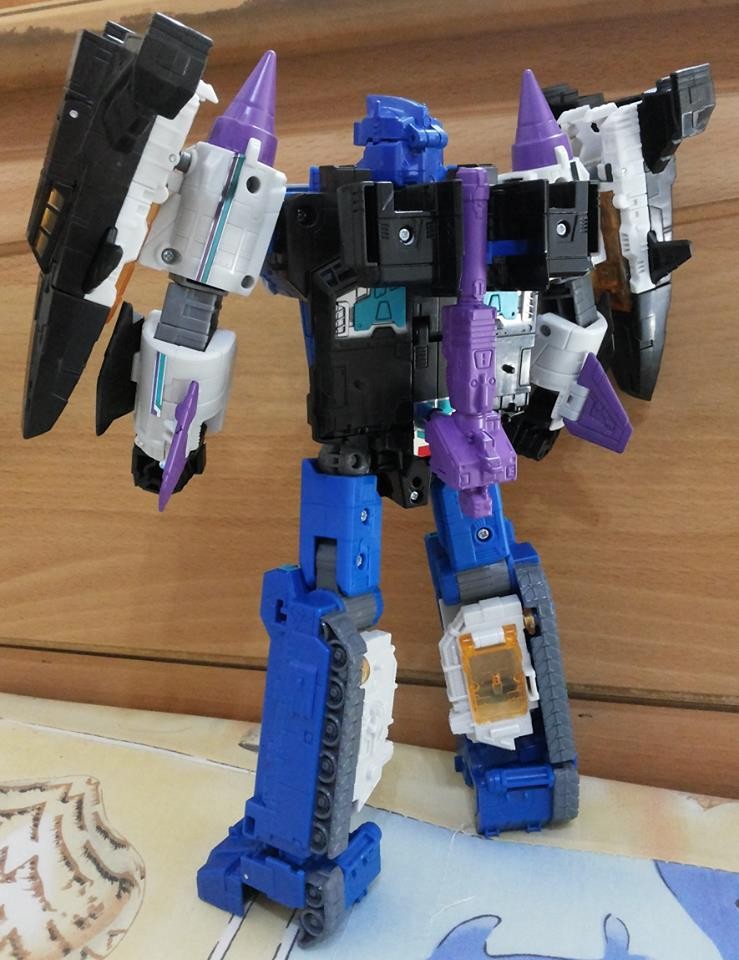 Transformers News: More In-Hand Images of Transformers Titans Return Overlord