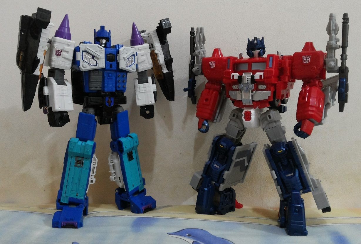 Transformers News: More In-Hand Images of Transformers Titans Return Overlord