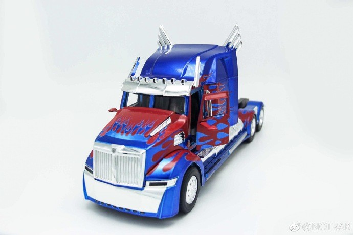 Transformers News: In-Hand Comparisons for Transformers: The Last Knight Jada Diecast Optimus Prime