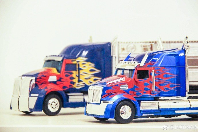 Transformers News: In-Hand Comparisons for Transformers: The Last Knight Jada Diecast Optimus Prime