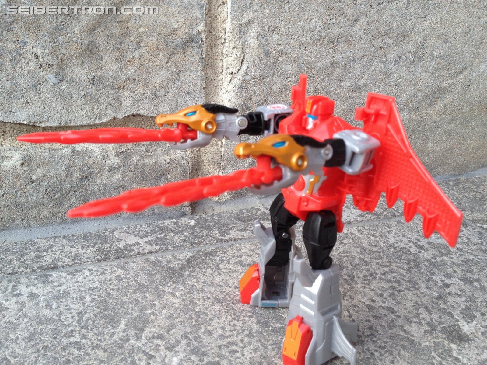 Transformers News: Pictorial Review of Warrior Twinferno from Robots in Disguise Transformers News: Pictorial Review of Warrior Twinferno from Robots in Disguise