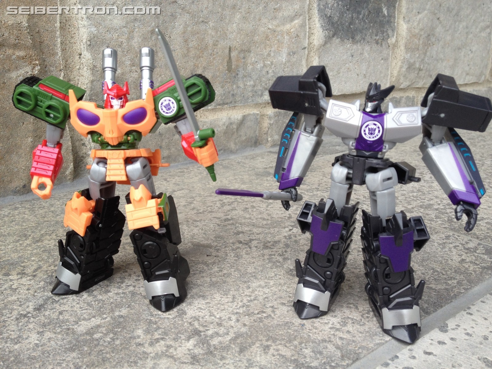 Transformers News: Pictorial Review of Robots in Disguise Warrior Bludgeon