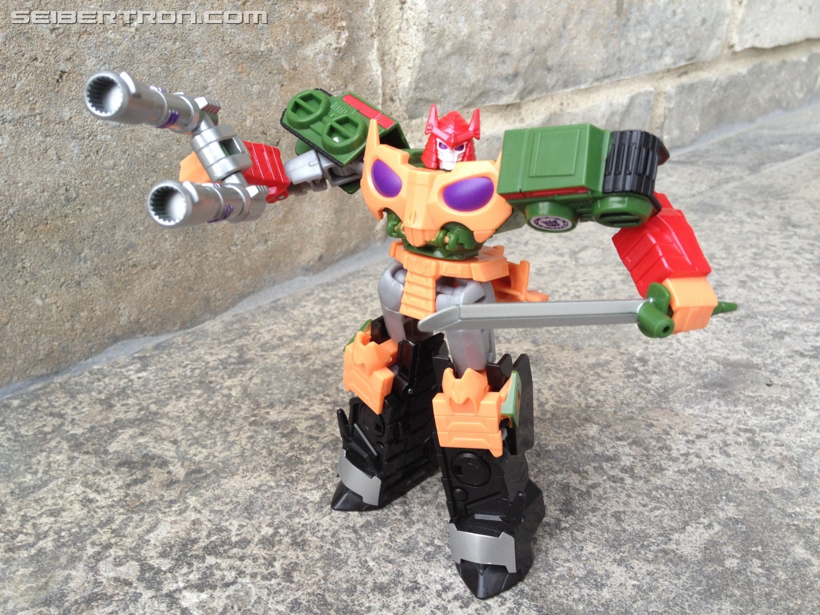 Transformers News: Pictorial Review of Robots in Disguise Warrior Bludgeon