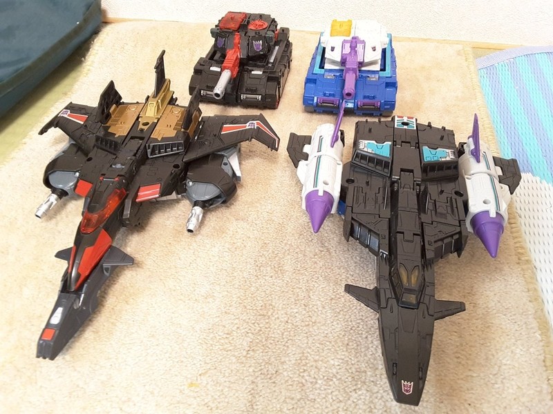 Transformers News: Comparison Images for Transformers Titans Return Overlord and Sky Shadow
