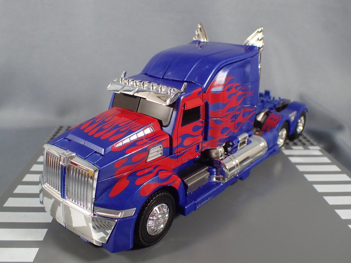 Transformers News: In-Hand Images of Takara Tomy Transformers: The Last Knight TLK-15 Calibur Optimus Prime