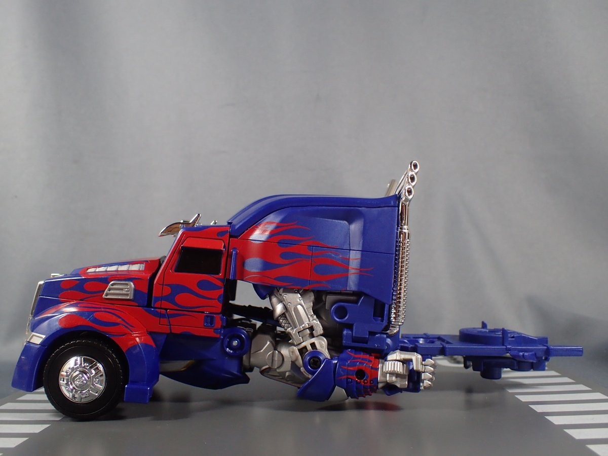 Transformers News: In-Hand Images of Takara Tomy Transformers: The Last Knight TLK-15 Calibur Optimus Prime