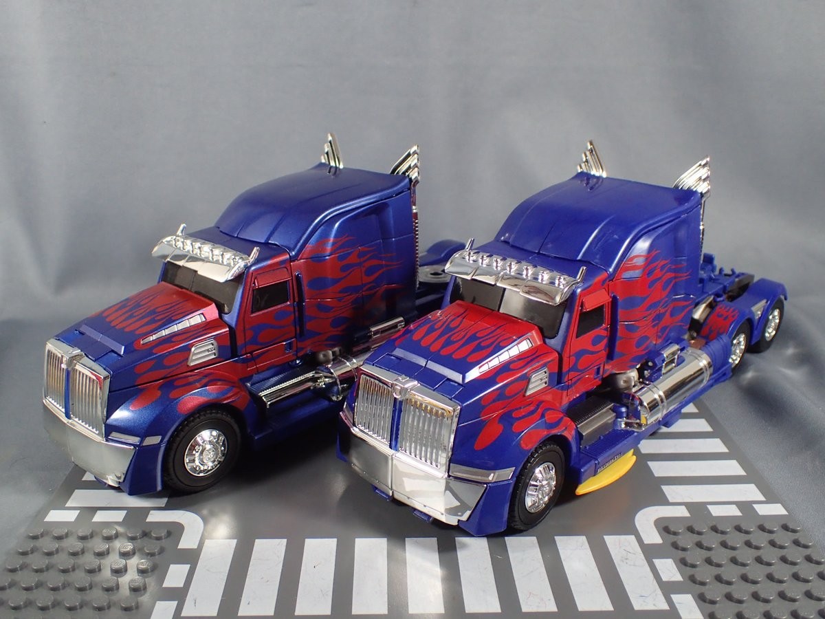 Transformers News: In-Hand Images of Takara Tomy Transformers: The Last Knight TLK-15 Calibur Optimus Prime