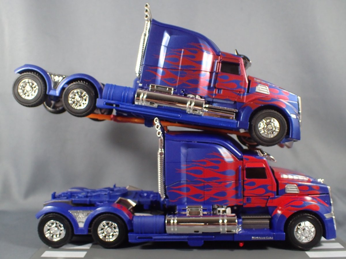 Transformers News: In-Hand Images of Takara Tomy Transformers: The Last Knight TLK-15 Calibur Optimus Prime
