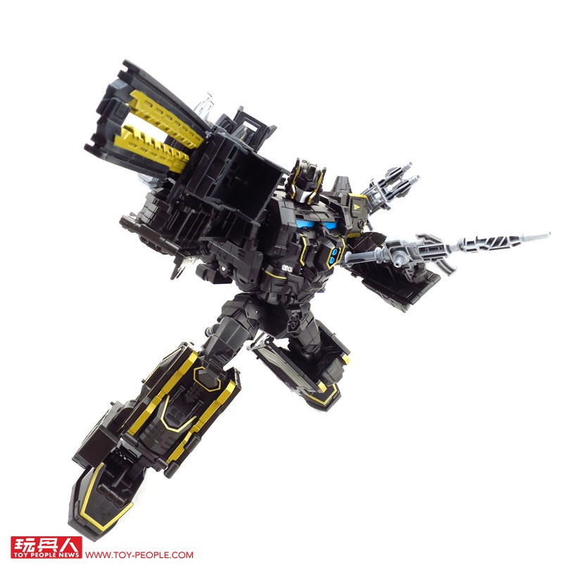 Transformers News: More Images of San Diego Comic Con 2017 Transformers Exclusives: Primitive Skating and The Last Kni