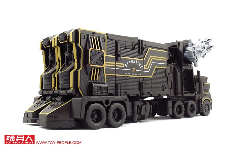 Transformers News: More Images of San Diego Comic Con 2017 Transformers Exclusives: Primitive Skating and The Last Kni