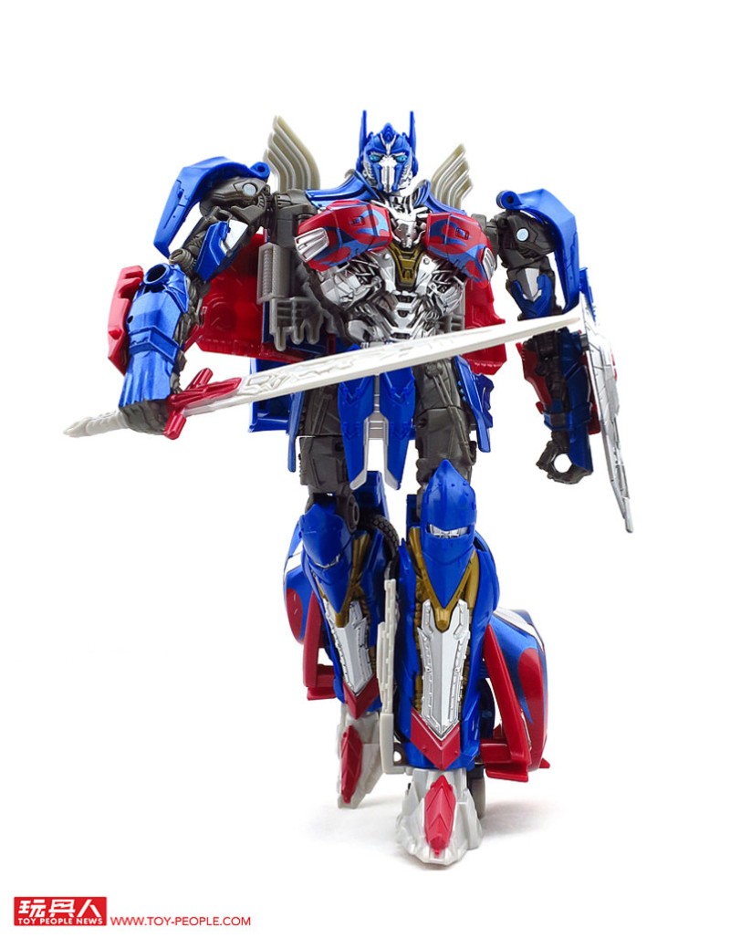Transformers News: More Images of San Diego Comic Con 2017 Transformers Exclusives: Primitive Skating and The Last Kni