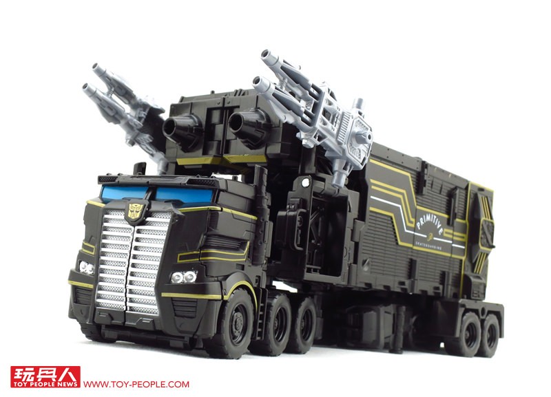 Transformers News: More Images of San Diego Comic Con 2017 Transformers Exclusives: Primitive Skating and The Last Kni
