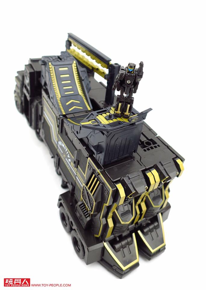 Transformers News: Even More Images of SDCC 2017 Transformers Exclusives: Primitive Skateboarding and TLK #SDCC2017