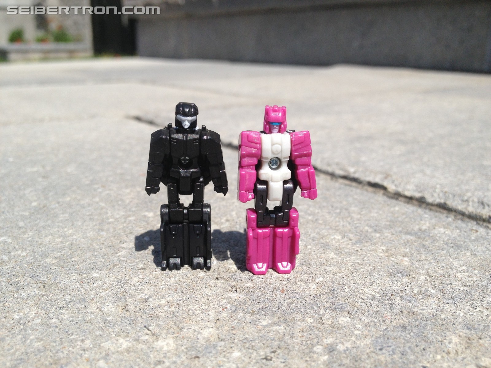 Transformers News: Pictorial Review of Transformers Titans Return Windblade