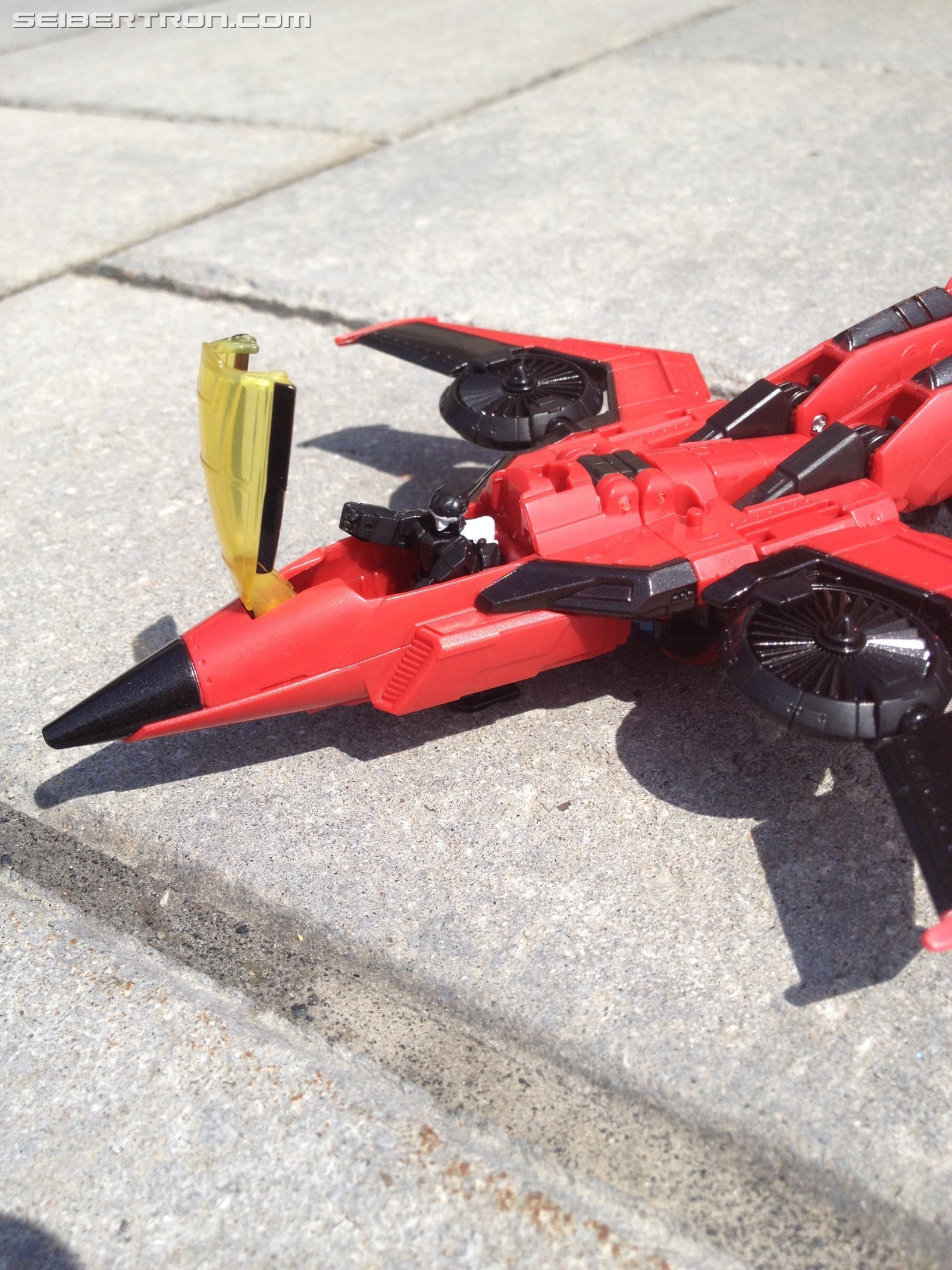 Transformers News: Pictorial Review of Transformers Titans Return Windblade