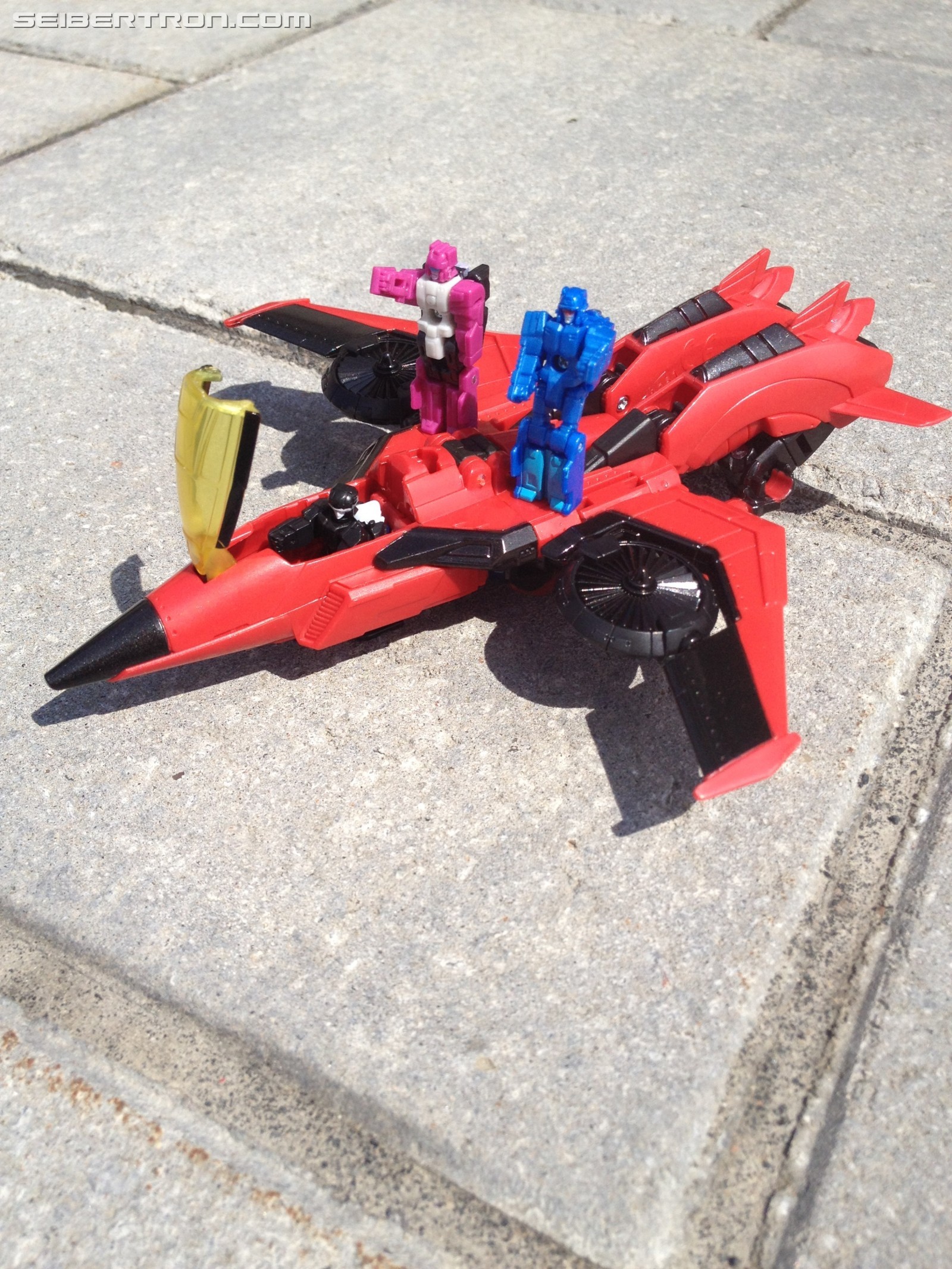 Transformers News: Pictorial Review of Transformers Titans Return Windblade