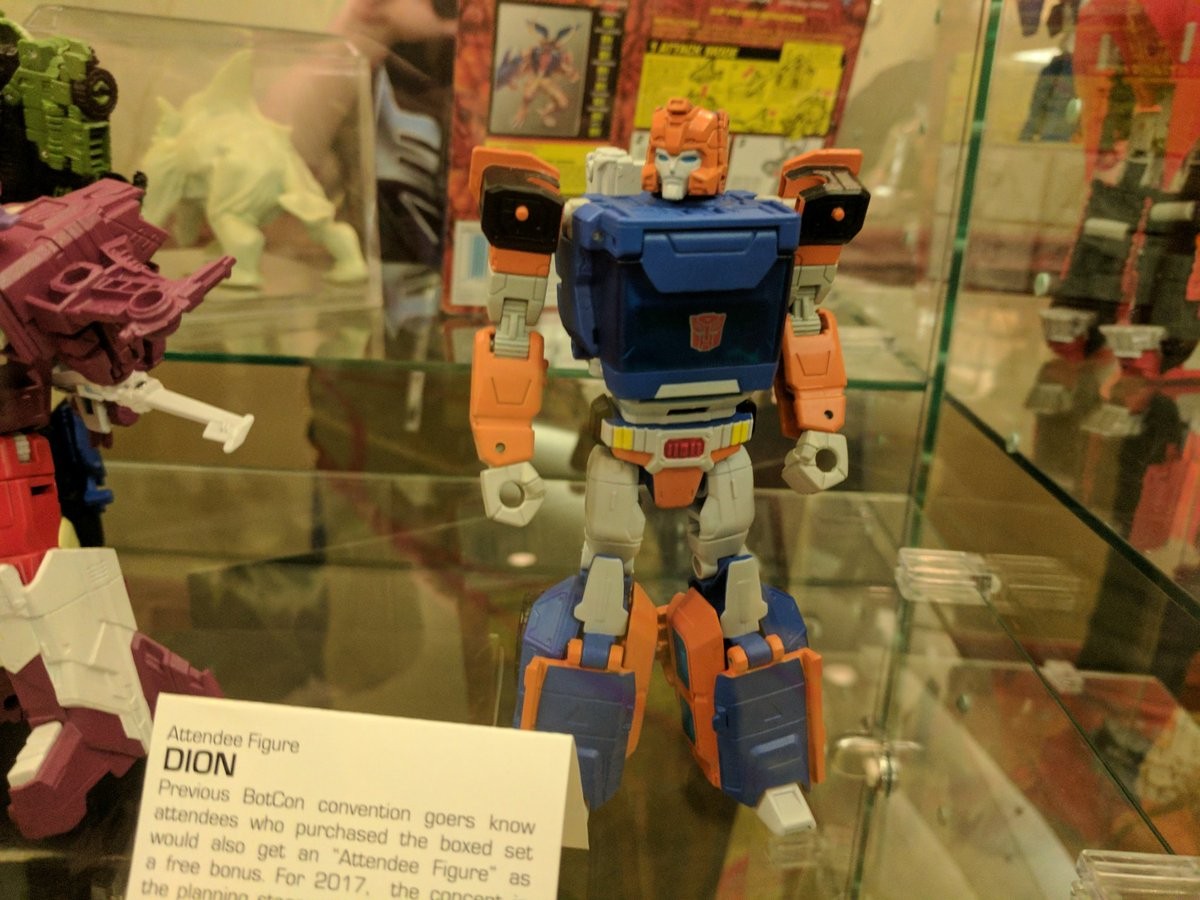 Transformers News: New Images of Concepts from Fun Pub and Customized Figures at Pete's Robot Convention 2017