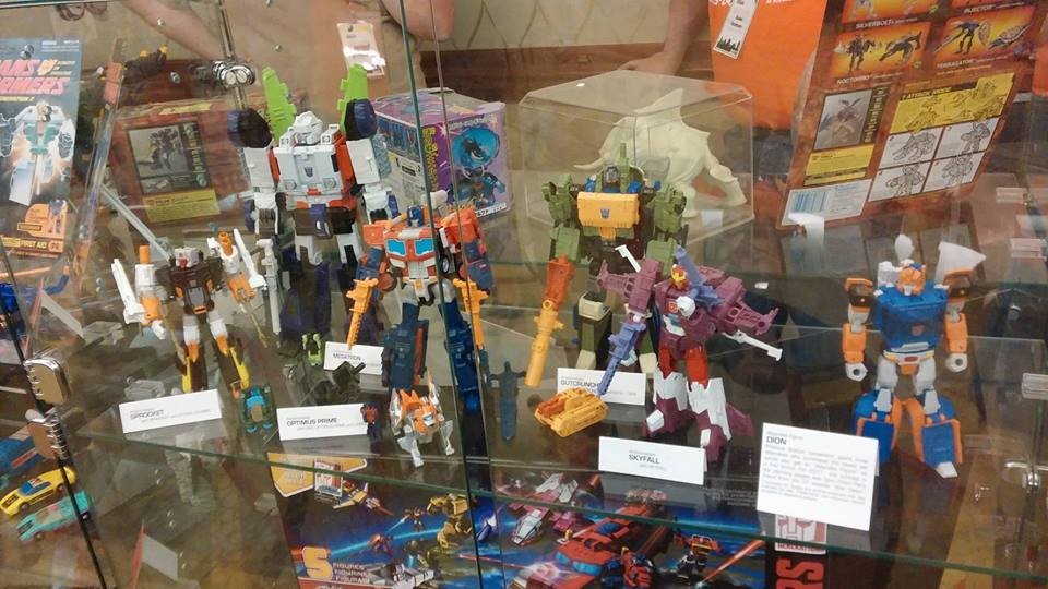Transformers News: New Images of Concepts from Fun Pub and Customized Figures at Pete's Robot Convention 2017