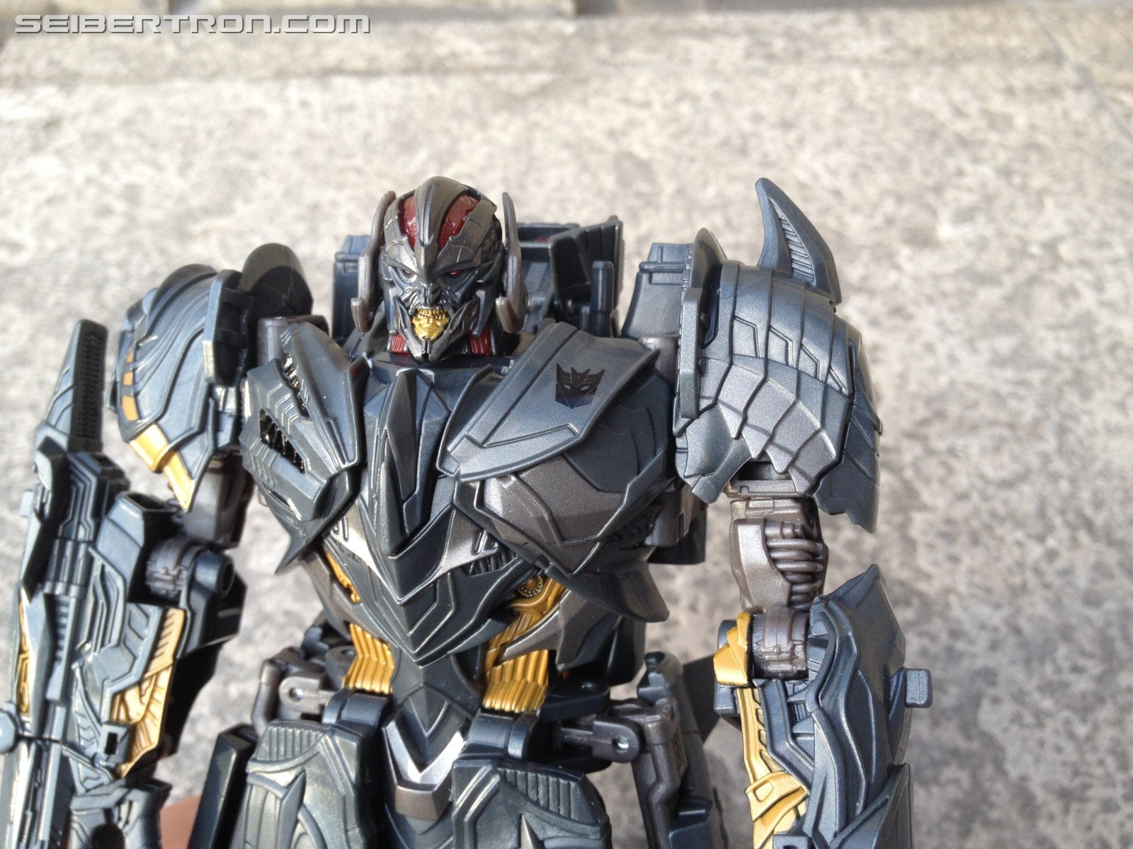 Transformers News: Leader vs Voyager: Which is the better Megatron Figure from Transformers the Last Knight