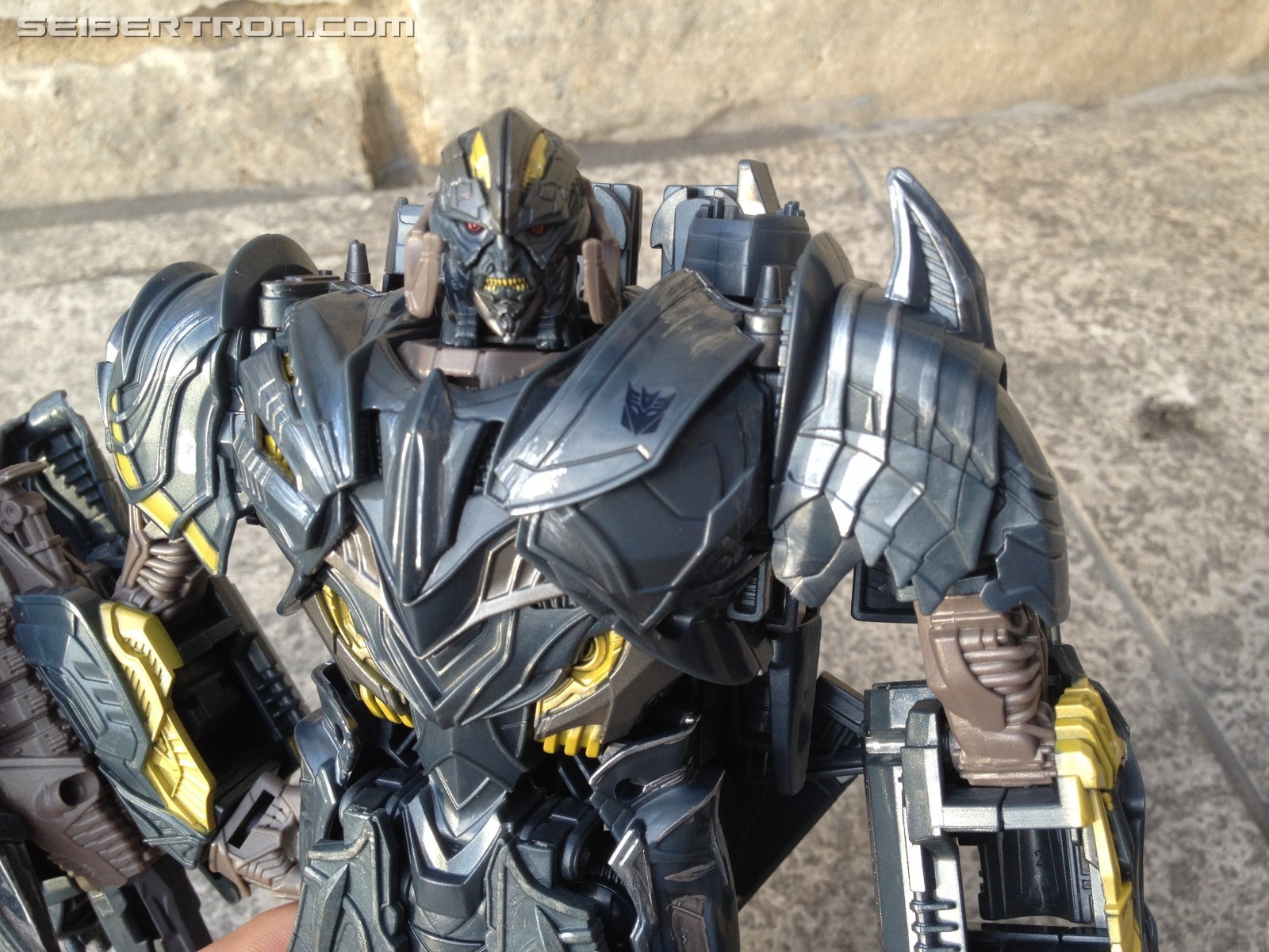 Transformers News: Leader vs Voyager: Which is the better Megatron Figure from Transformers the Last Knight