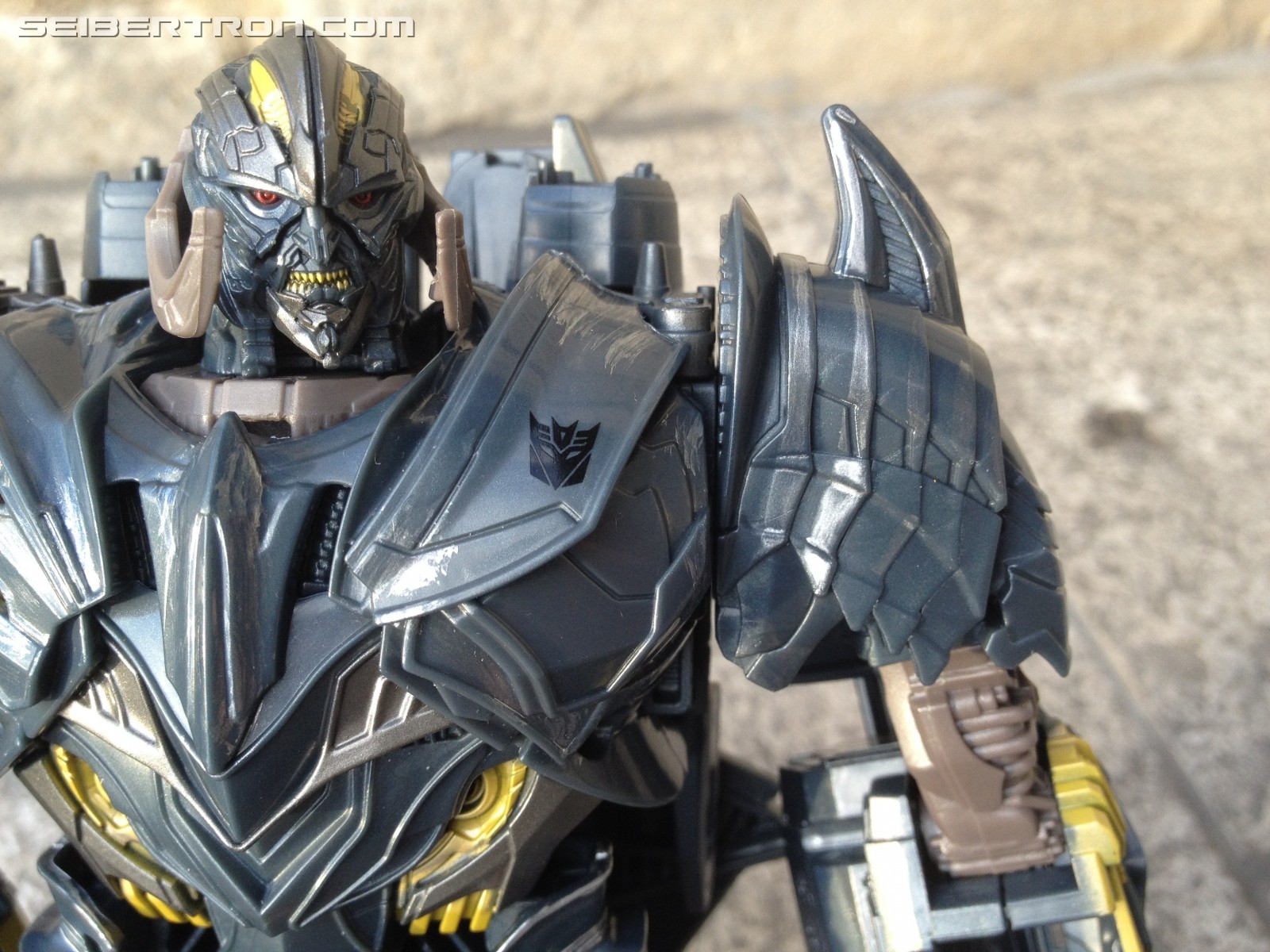 Transformers News: Leader vs Voyager: Which is the better Megatron Figure from Transformers the Last Knight
