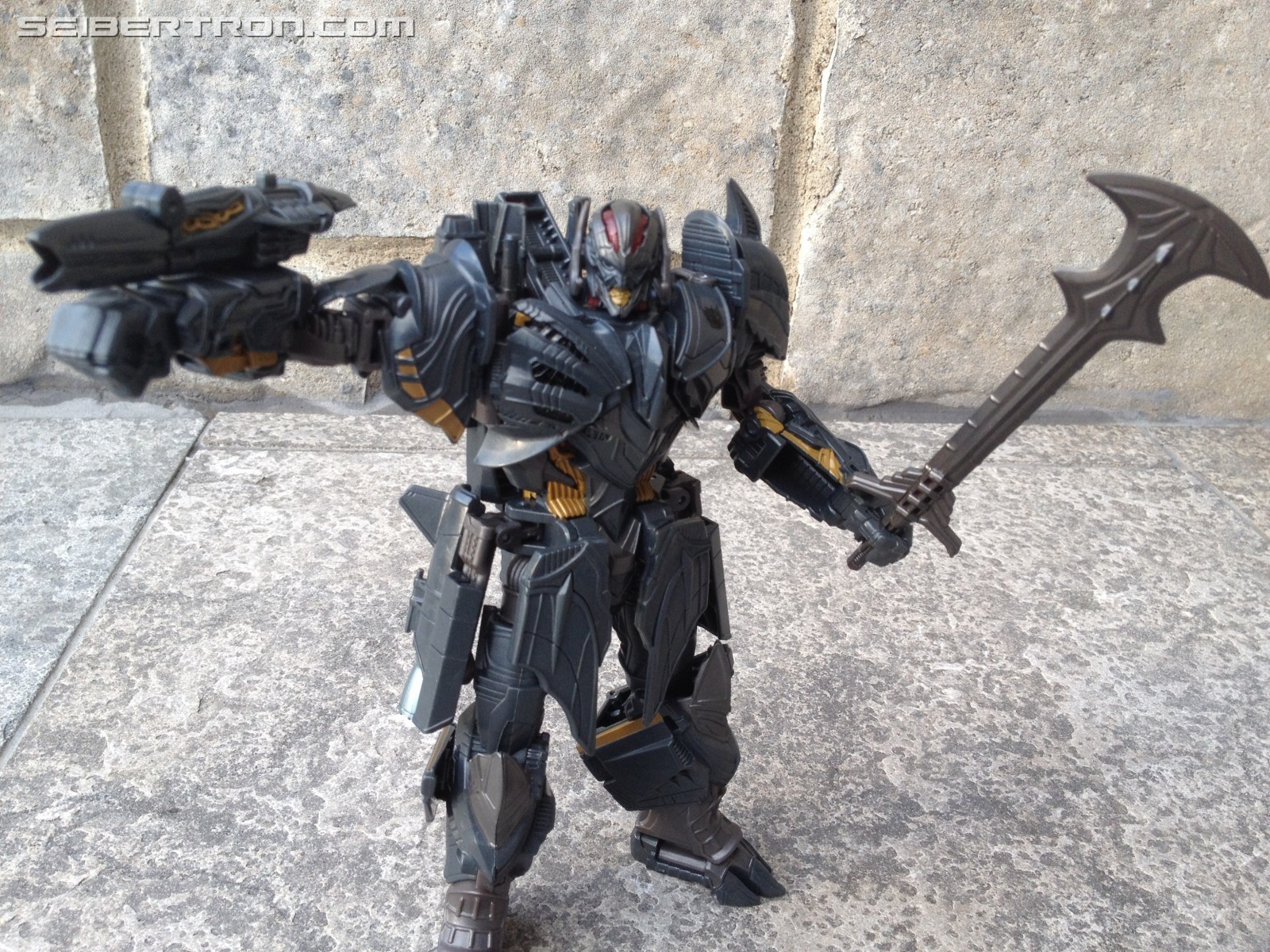 Transformers News: Leader vs Voyager: Which is the better Megatron Figure from Transformers the Last Knight