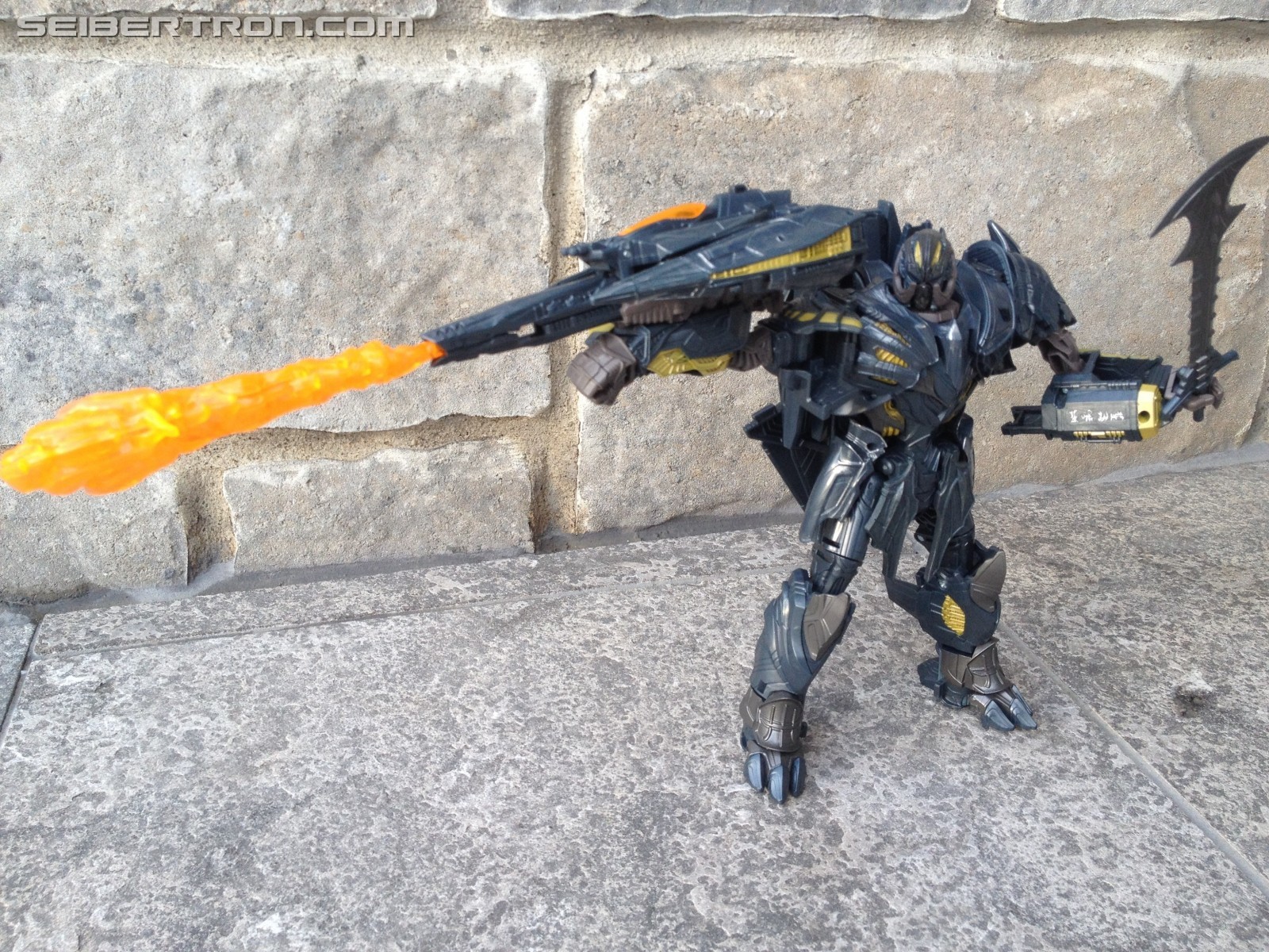 Transformers News: Leader vs Voyager: Which is the better Megatron Figure from Transformers the Last Knight