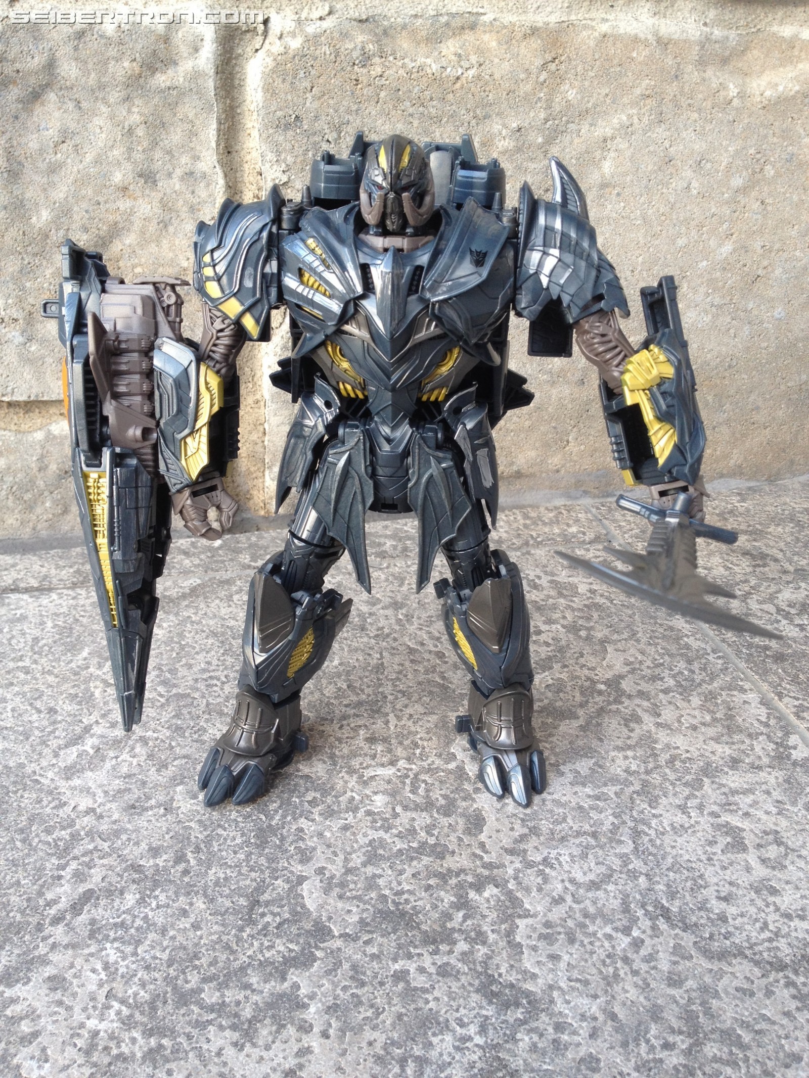 Transformers News: Leader vs Voyager: Which is the better Megatron Figure from Transformers the Last Knight