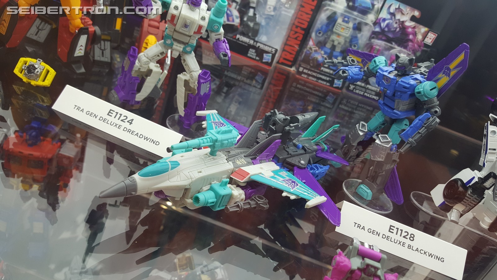 Transformers News: #HASCON 2017 Transformers: Power of the Primes Sunday Updates: Combined Starscream, Slash robot mode