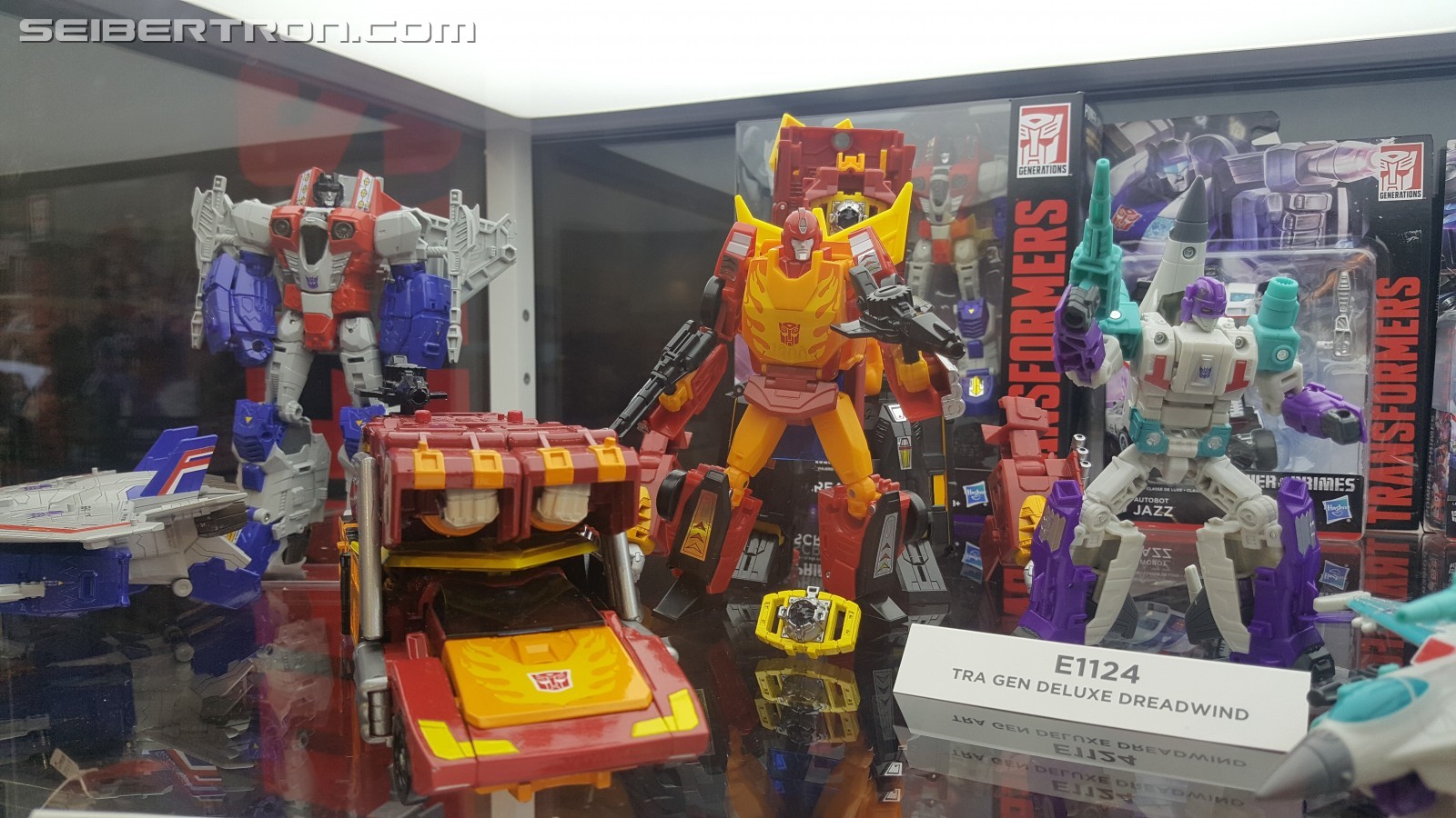 Transformers News: #HASCON 2017 Transformers: Power of the Primes Sunday Updates: Combined Starscream, Slash robot mode