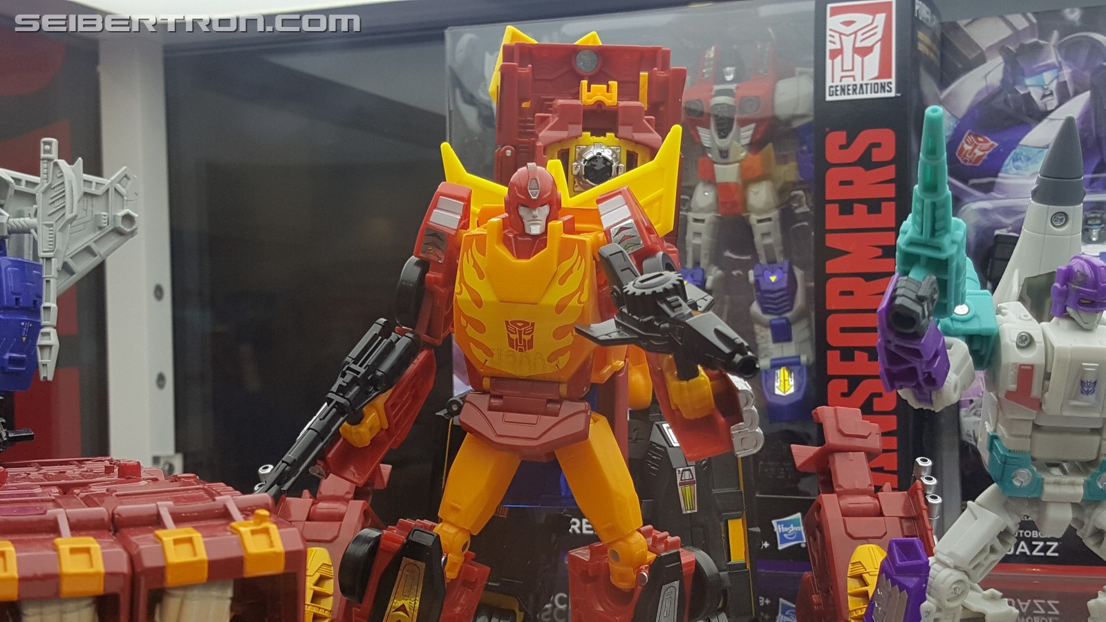 Transformers News: #HASCON 2017 Transformers: Power of the Primes Sunday Updates: Combined Starscream, Slash robot mode